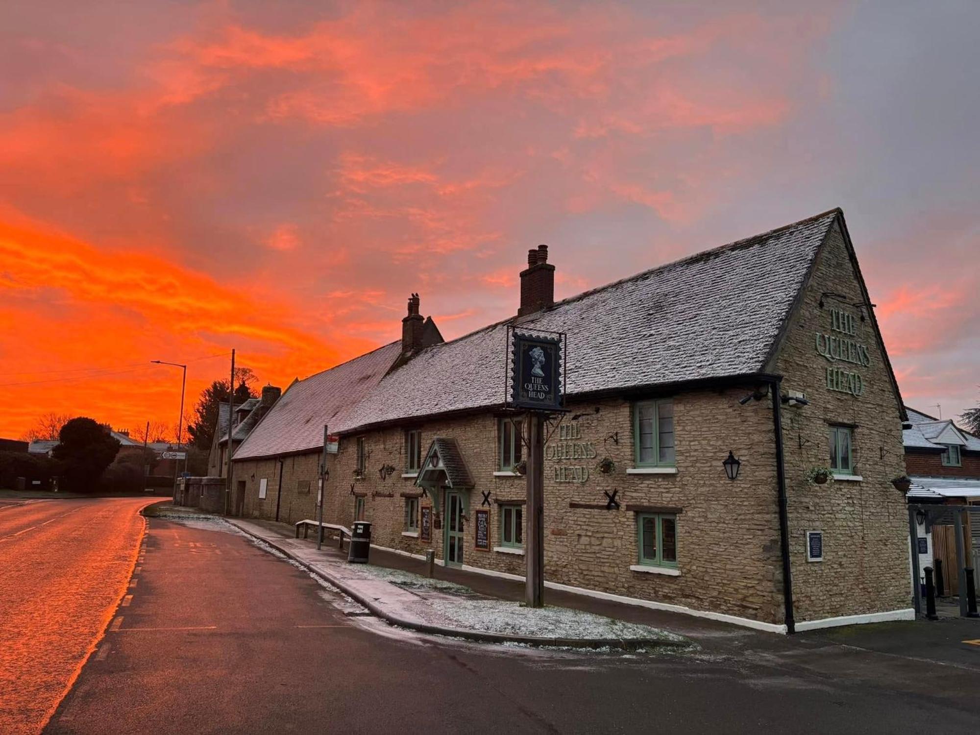 The Queens Head Inn Milton Ernest Eksteriør bilde